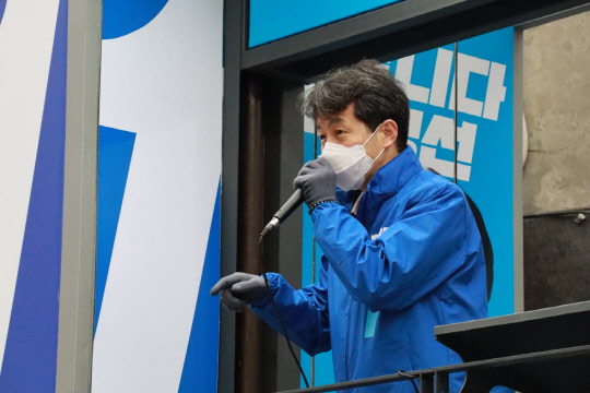 박영선 민주당 서울시장 후보 지지연설을 하고 있는 윤건영 의원. 의원실 제공